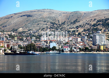 Sommer-Blick auf den Strand und Promenade, Stadt Saranda, Albanien, Europa Stockfoto