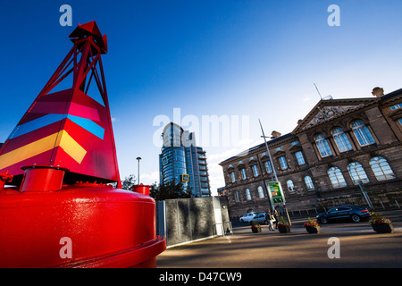 Boje am Donegall Kai außerhalb das Custom House in Belfast. Stockfoto