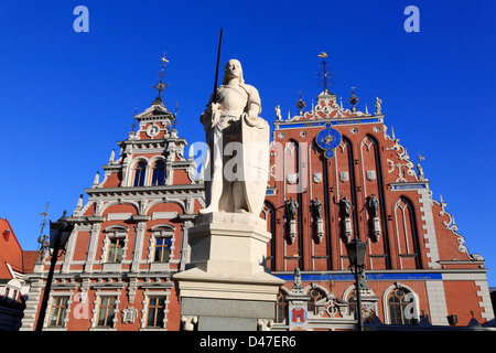 Roland Memorial vor Mitesser Haus am Rathausplatz, Riga Lettland Stockfoto