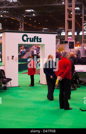 Birmingham, Vereinigtes Königreich. 7. März 2013. Crufts 2013 Hundeausstellung im nationalen Ausstellungszentrum NEC Birmingham UK England Tag eins der führenden Dog Show und Wettbewerb Eingang zum Hauptring. Bildnachweis: Paul Thompson Live-Nachrichten / Alamy Live News Stockfoto