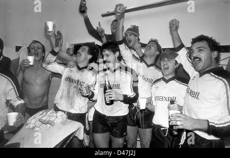 FA Cup Giant Killer Telford United feiern nach dem Spiel gegen Darlington bei The Bucks Kopf 02.04.1985 Stockfoto