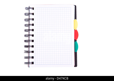 Büro-Notebook isoliert auf weiss. Zurück zum Schulkonzept. Post-it Note. Stockfoto