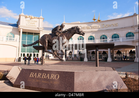 Statue von Barbaro am Eingang zur Rennbahn Churchill Downs in Louisville Kentucky beherbergt das Kentucky Derby Museum Stockfoto