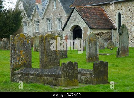 Die Veranda von Str. Marys Kirche in der Ortschaft Selborne, Hampshire, England UK Stockfoto