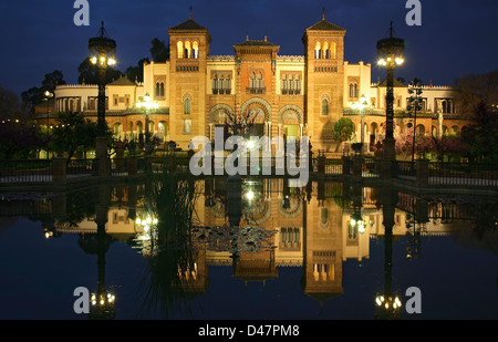 Pebellon Mudejar/Museo de Artes y Costumbres Populares (Mudejar Hall/Museum für Volkskunst), Maria Luisa Park, Sevilla, Spanien Stockfoto