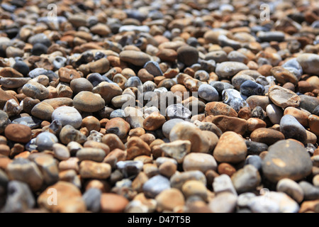 Kieselsteine am Strand von Hythe, in der Nähe von Folkestone, Kent, England, UK Stockfoto