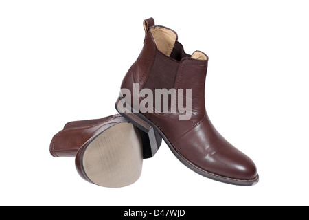 Herrenschuhe auf weißem Hintergrund mit Beschneidungspfad Stockfoto
