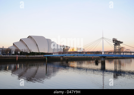 Die Glocken Brücke, Gürteltier und Finnieston Kran am Fluss Clyde, Glasgow, Schottland, Großbritannien Stockfoto