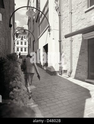 Schmale Gasse in der Nähe der Londoner New Bond Street Stockfoto