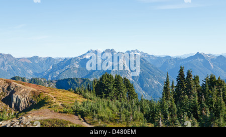 Ost-Ansicht der Cascade Mountains auf Mount Walker im US-Bundesstaat Washington in die Herbstsaison Stockfoto