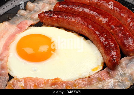 englisches Frühstück kochen in einer Pfanne. Stockfoto