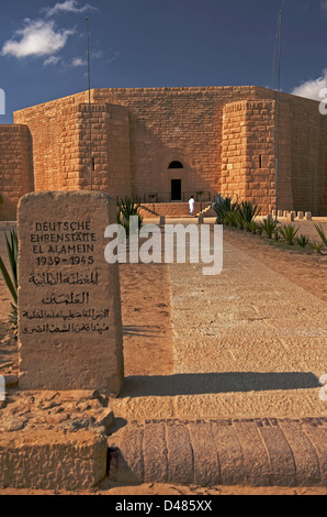 Der deutsche Soldatenfriedhof bei El Alamein in der nördlichen Sahara Wüste von Ägypten Stockfoto