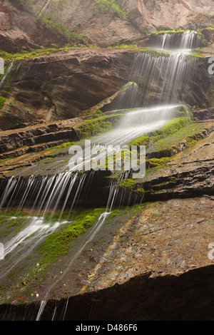 Wasserfall in einem bayerischen Alpen Bach Stockfoto