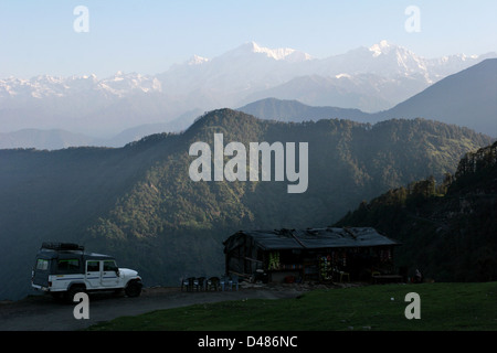 Himalaja von Chopta, die Straße-Kopf für Tungnath Mandir, der höchsten Shiva-Tempel in der Welt gesehen. Stockfoto