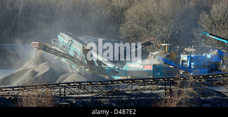 Brech- und Siebanlagen Maschinen. Die Cemex Shap Blue Granit arbeitet. Shap, Cumbria, England, Vereinigtes Königreich, Europa. Stockfoto