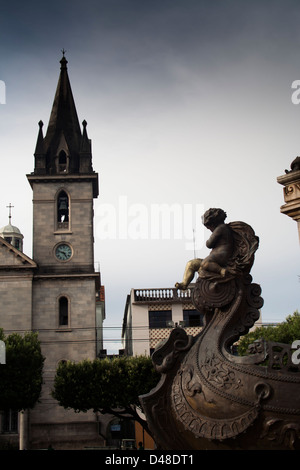 quadratische Denkmäler vor Manaus Amazonas Theater, Stadt Manaus, Amazonas, Brasilien. Stockfoto