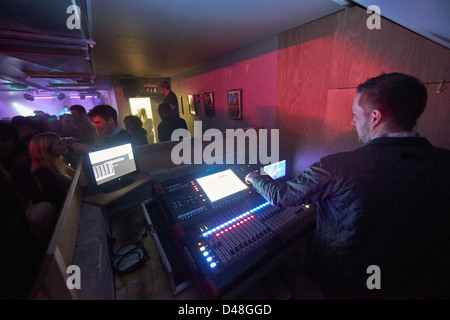 Nachtclub rave Lager Party Club Acid-house Stockfoto
