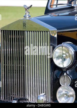 Spirit of Ecstasy Kühlerfigur auf einem klassischen Rolls-Royce Stockfoto