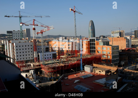 22 @ Bau in Poble Nou Barcelona neben Plaza Las approbiertes wo die Torre Agbar baut von Architekt Jean Nouvel Stockfoto