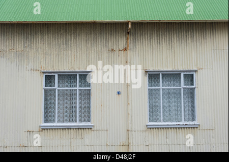 Bunt bemalten Wellblech verkleidete Gebäude in Reykjavik Island Stockfoto