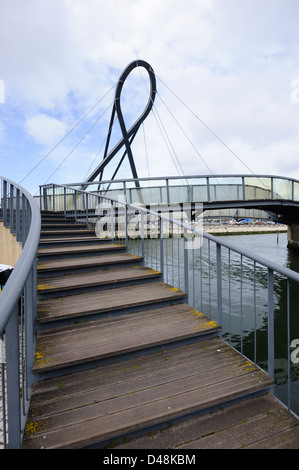 Kreisförmige Fußgängerbrücke in Aveiro, Portugal, Europa Stockfoto