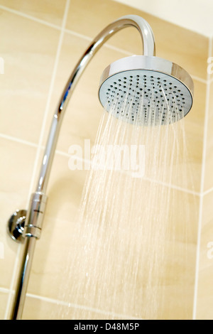 Dusche mit fließendem Wasser Stockfoto