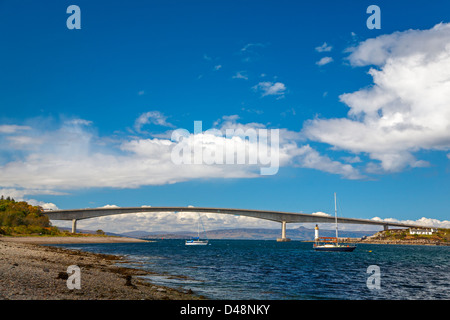 Skye Straßenbrücke von Kyle of Lochalsh zur Isle Of Skye, Highlands, Schottland, Vereinigtes Königreich Stockfoto