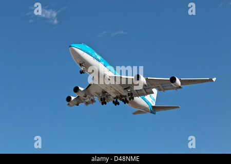 Boeing 747 Jumbo Jet von KLM Asien im Endanflug Stockfoto