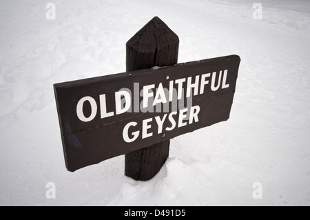 Schild am Old Faithful Geyser, Yellowstone National Park, Wyoming, USA Stockfoto