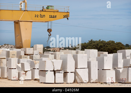 Lagerung und handling Bereich für Marmorblöcke abgebaut, in den Außenbezirken von Borba und Vila Vicosa, Alentejo, Portugal Stockfoto