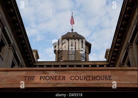 Portland, USA, Turm und Beschriftung der Pioneer Courthouse Stockfoto