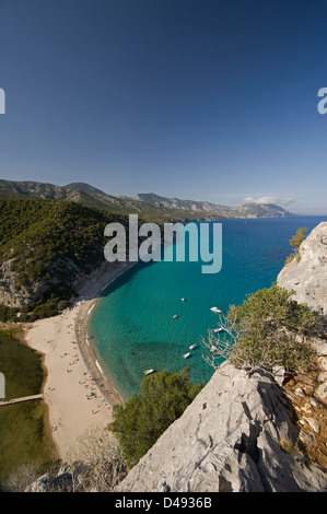 Panorama und areal Ansicht der berühmte Strand von Cala Luna in der Küste von Cala Gonone, Dorgali, Orosei Golf, Sardinien, Italien Stockfoto