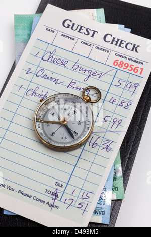 Gast zu überprüfen und Kompass, Konzept von Restaurant Kosten. Stockfoto