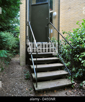 Arne Jacobsens Entwurf für das St. Catherine's College in Oxford, 2007 fertiggestellt, verbindet Moderne mit Klassizismus. Das College verfügt über ein schlankes Design mit Schwerpunkt auf funktionalem Raum und Landschaftsgestaltung. Jacobsens Arbeit integriert Elemente der skandinavischen Moderne mit dem traditionellen College-Umfeld und betont Klarheit und Einfachheit. Stockfoto