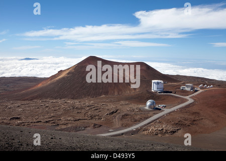 Satelliten-Receiver und Deep Space Teleskope auf dem Gipfel von Hawaii Mauna Kea, The Big Island, Hawaii, USA Stockfoto