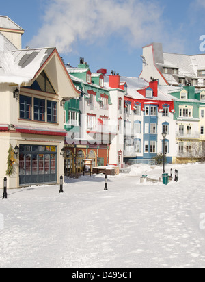 Verschneite Skidorf in Mont Tremblant in Quebec, Kanada Stockfoto