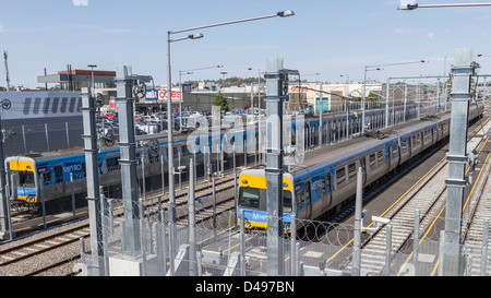 Melbourne Metro-Züge an der neuen s-Bahn-Endstation in Sunbury, Victoria, Australien Stockfoto