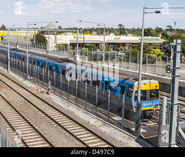 Melbourne Metro-Züge an der neuen s-Bahn-Endstation in Sunbury, Victoria, Australien Stockfoto