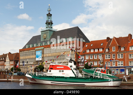 Emden, Deutschland, Emden Rathaus am Delft mit dem Museum Kreuzer Georg Breusing Stockfoto