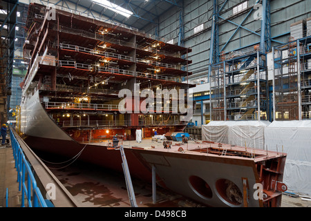 Papenburg, Deutschland, Meyer Werft GmbH, die neue AIDAmar im überdachten Baudock
