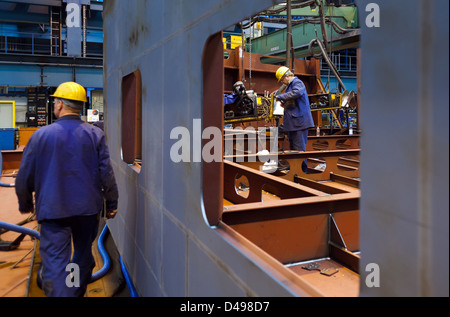 Papenburg, Deutschland, Meyer Werft GmbH, ein Mitarbeiter der Meyer Werft Werft in den Hallen Stockfoto