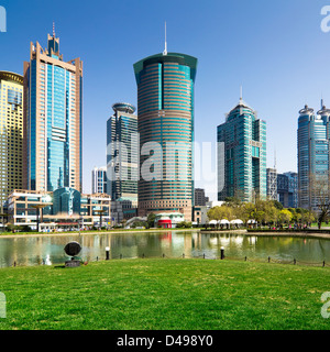 Shanghai Lujiazui Finanzzentrum am Abend Stockfoto