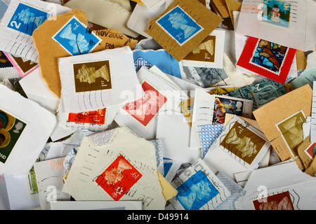 Mischung aus gebrauchten Briefmarken Stockfoto