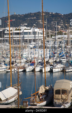 Luxus Motor Yachten und Yachten im alten Hafen Hafen, Cannes, Frankreich Stockfoto