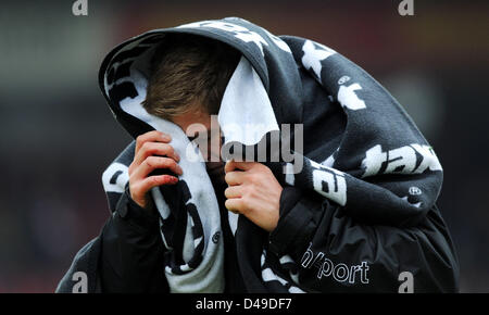 Cottbus, Deutschland. 9. März 2013. Der Berliner Simon Terodde reagiert nach der 2. Bundesliga-Fußballspiel zwischen FC Energie Cottbus und FC Union Berlin im Stadion der Freundschaft in Cottbus. Cottbus gewann das Spiel 2: 1. Foto: THOMAS EISENHUTH/Dpa/Alamy Live News Stockfoto