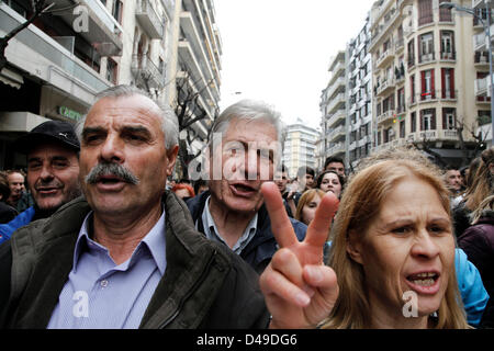 Thessaloniki, Griechenland. 9yh März 2013. Fast 10.000 Demonstranten nehmen Teil an einer friedlichen Demonstration gegen den Bau einer Goldmine von kanadischen Gruppe Eldorado Gold, in Skouries an der nördlichen griechischen Halbinsel Chalkidiki. Nach Bewohner von Chalkidiki bewirkt die Gold- und Kupferminen eine ökologischen Katastrophe, die ihr Leben und ihre Berufe beschädigen wird. Bildnachweis: Konstantinos Tsakalidis / Alamy Live News Stockfoto