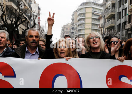 Thessaloniki, Griechenland. 9yh März 2013. Fast 10.000 Demonstranten nehmen Teil an einer friedlichen Demonstration gegen den Bau einer Goldmine von kanadischen Gruppe Eldorado Gold, in Skouries an der nördlichen griechischen Halbinsel Chalkidiki. Nach Bewohner von Chalkidiki bewirkt die Gold- und Kupferminen eine ökologischen Katastrophe, die ihr Leben und ihre Berufe beschädigen wird. Bildnachweis: Konstantinos Tsakalidis / Alamy Live News Stockfoto