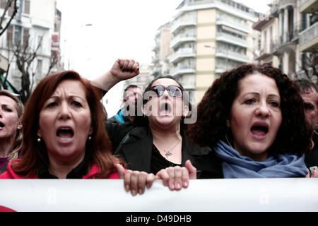 Thessaloniki, Griechenland. 9yh März 2013. Fast 10.000 Demonstranten nehmen Teil an einer friedlichen Demonstration gegen den Bau einer Goldmine von kanadischen Gruppe Eldorado Gold, in Skouries an der nördlichen griechischen Halbinsel Chalkidiki. Nach Bewohner von Chalkidiki bewirkt die Gold- und Kupferminen eine ökologischen Katastrophe, die ihr Leben und ihre Berufe beschädigen wird. Bildnachweis: Konstantinos Tsakalidis / Alamy Live News Stockfoto