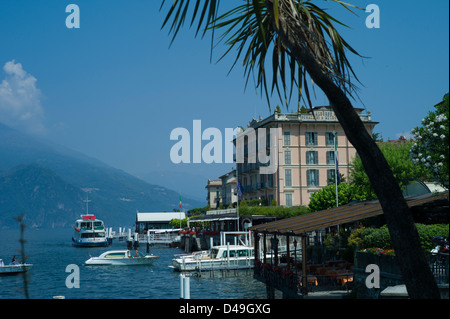 Iatlian Seen, Bellagio, Comer See, Italien, Juli 2010. Passagier-Fähre und Wassertaxis Terminals am Comer See Bellagio. Stockfoto