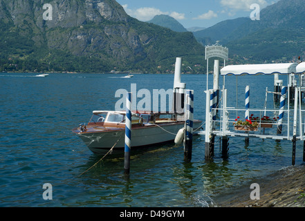 Italienischen Seen, Bellagio, Comer See, Italien Juli 2010. Wasser-Taxi wartet auf Kunden an das Taxi terminal Comer See Bellagio. Stockfoto